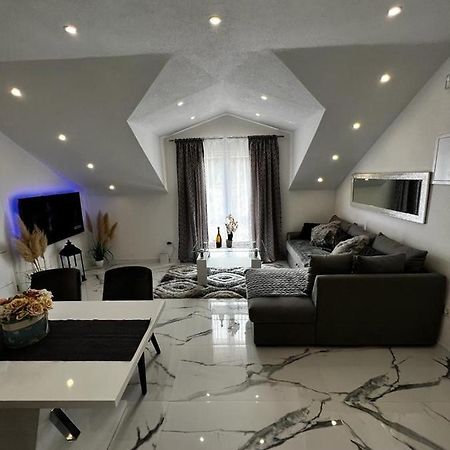 Luxury Apartment Megy Otočac Buitenkant foto