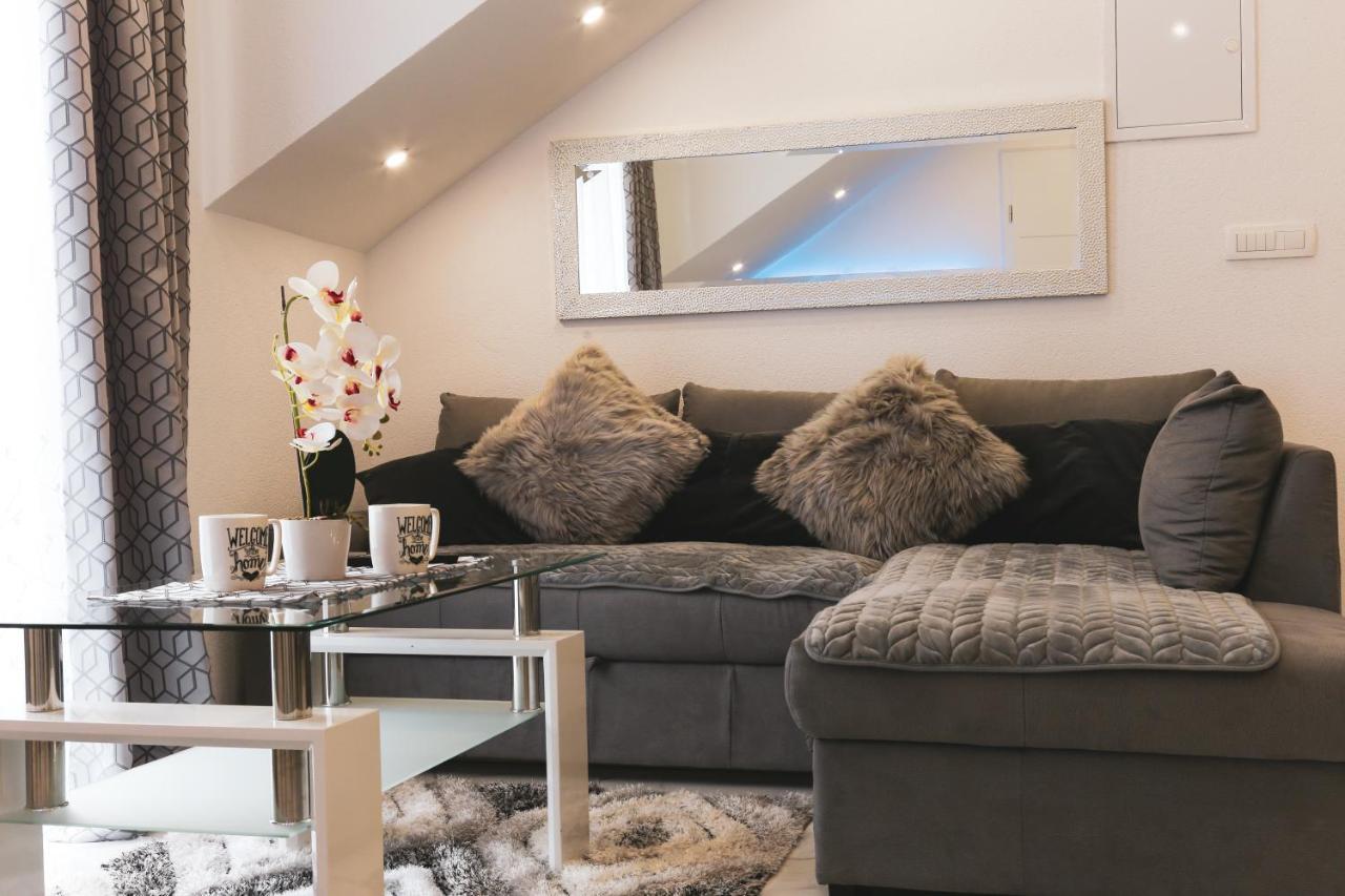Luxury Apartment Megy Otočac Buitenkant foto