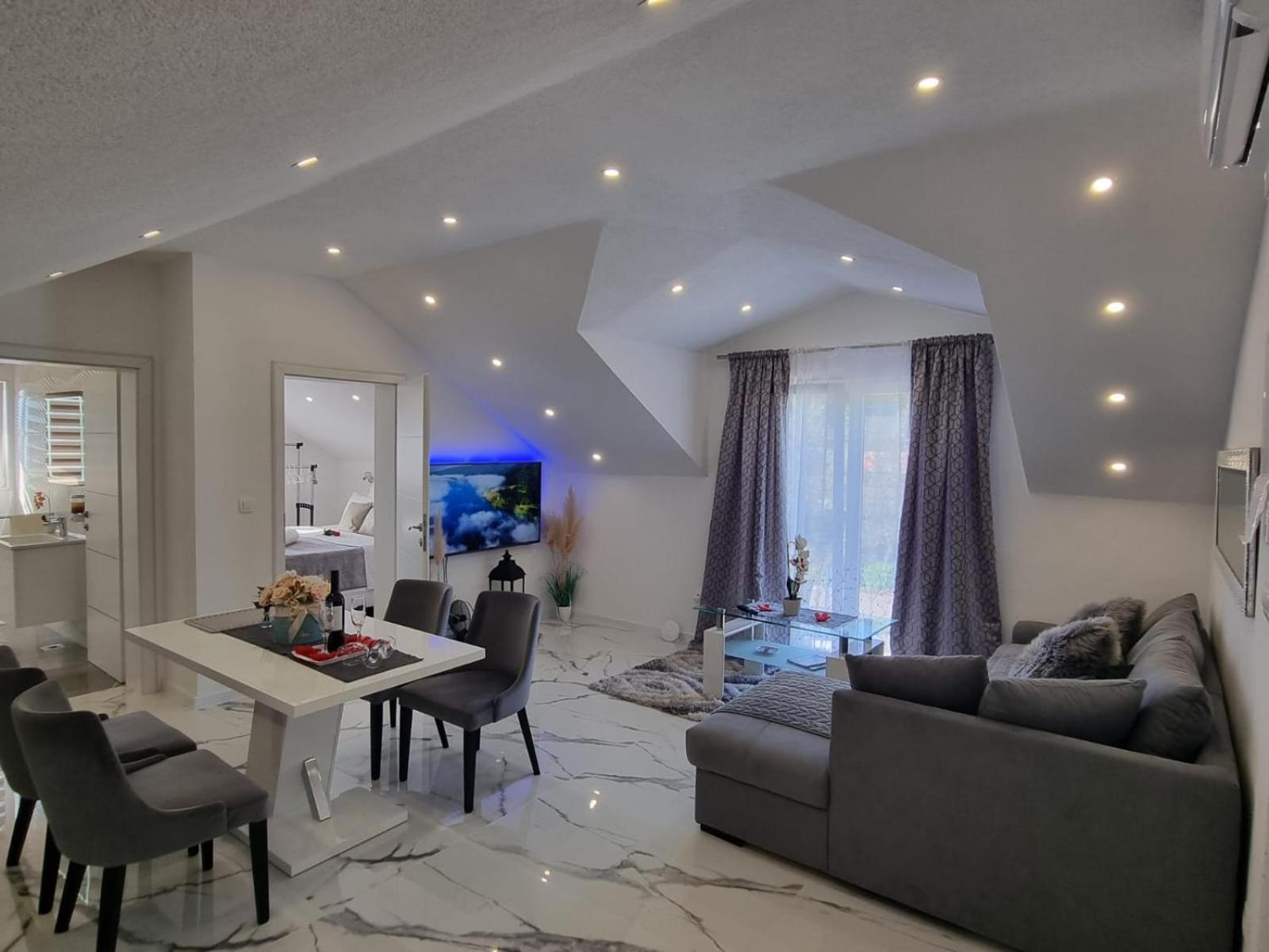 Luxury Apartment Megy Otočac Buitenkant foto