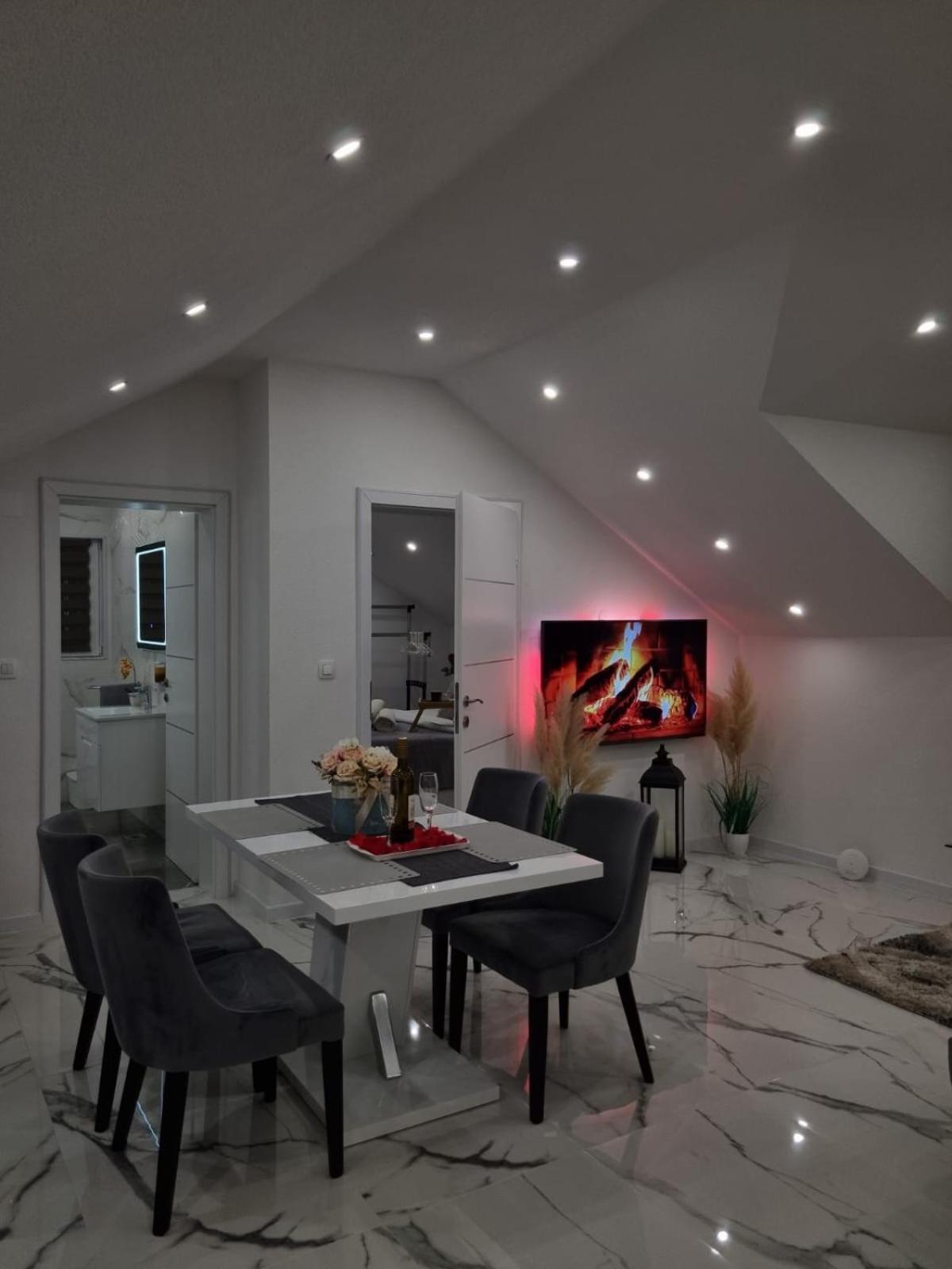 Luxury Apartment Megy Otočac Buitenkant foto