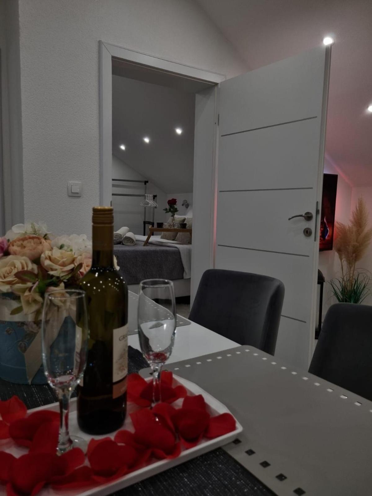 Luxury Apartment Megy Otočac Buitenkant foto