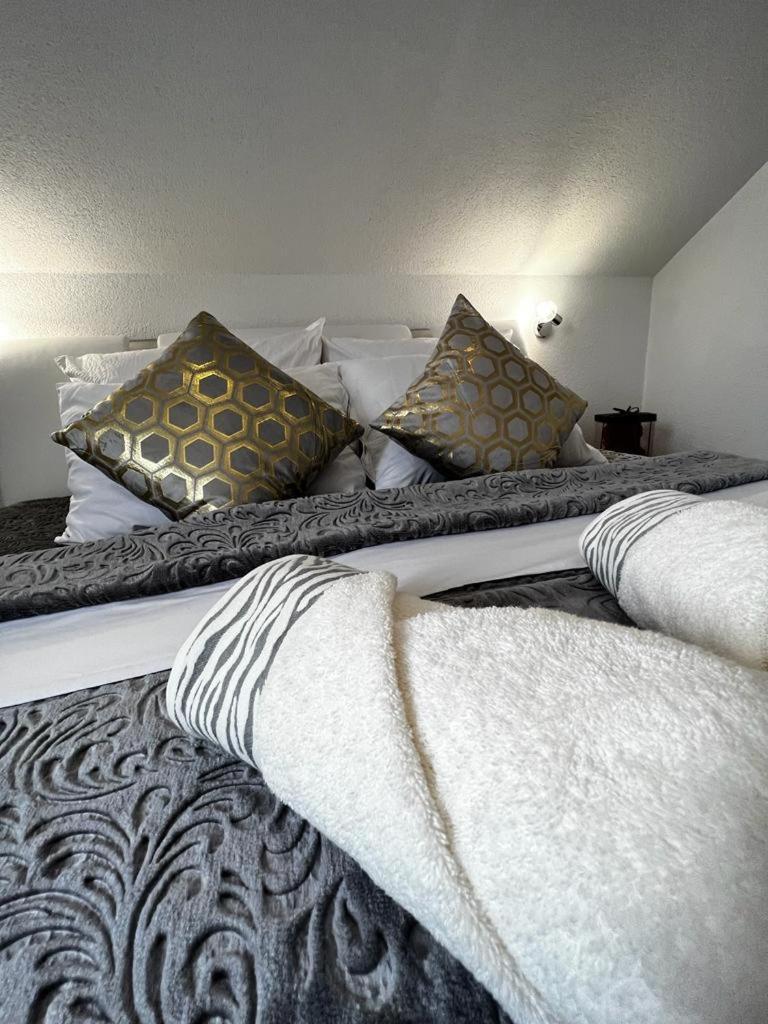 Luxury Apartment Megy Otočac Buitenkant foto