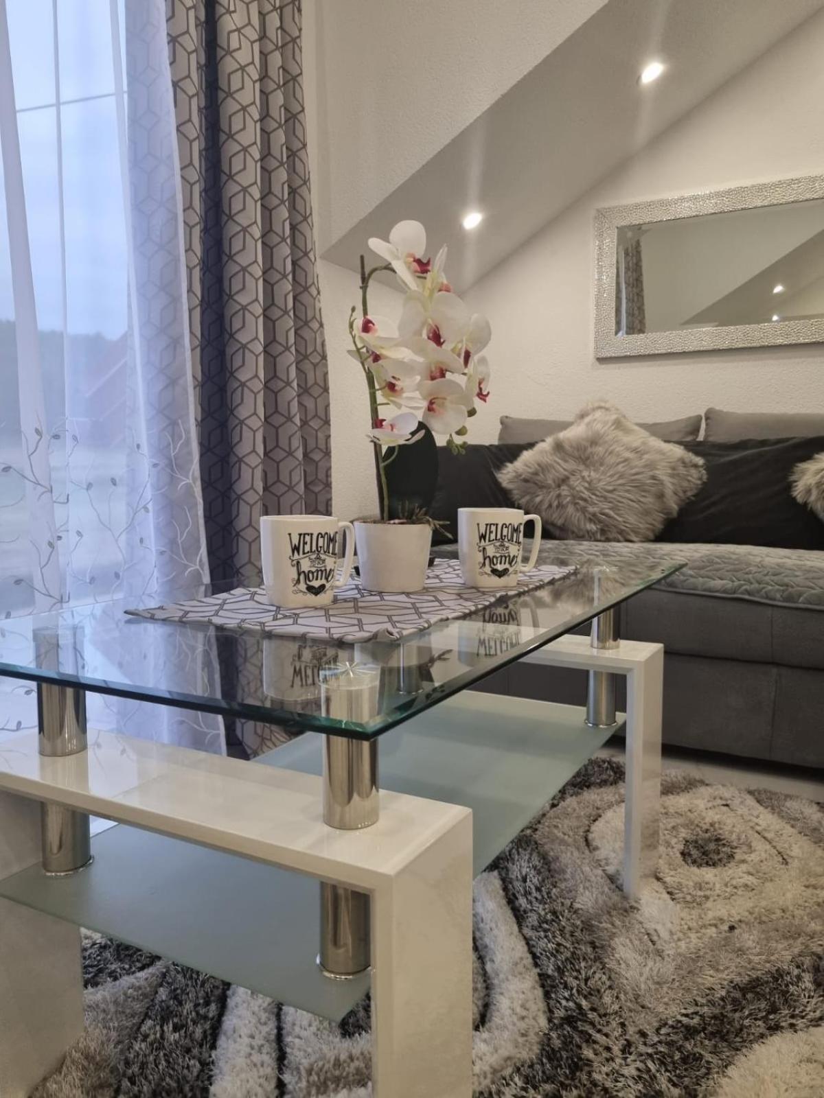 Luxury Apartment Megy Otočac Buitenkant foto